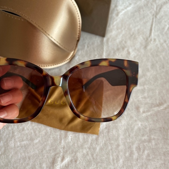 Excellent condition Gucci Tortoise Shell Sunglasses - Picture 9 of 9